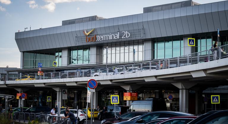 Leukémiás csecsemő immunterápiájának támogatására indított aukciót a Budapest Airport elnöke