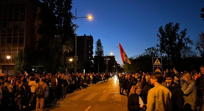 Így várják Újvidéken a Strasbourgig kerékpározó egyetemistákat