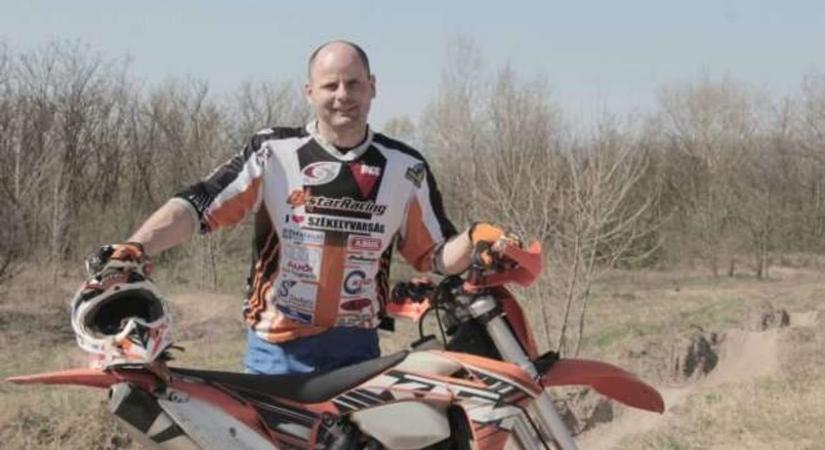 Belesajdul a szív: így motorozott az elhunyt Dakar-hős, Varga Ákos Alma