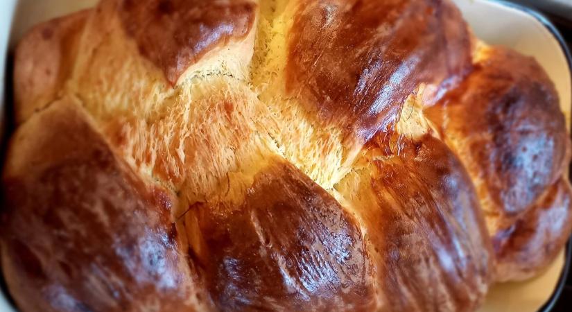 Kalács, medvehagymás pogácsa, sajtos rúd – bevált tavaszi receptek Húsvétra