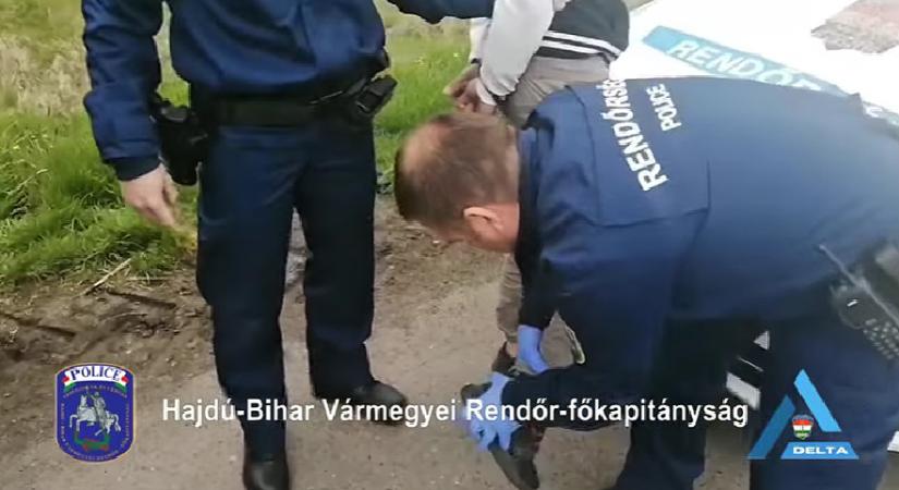 A cipőjébe rejtette a drogot a derecskei díler