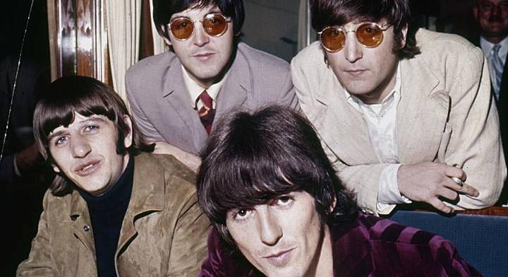 Kiderült, ki foglalja el John Lennon helyét a Beatlesben