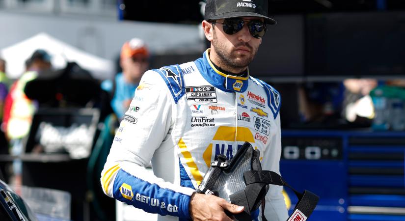 Chase Elliott olyan, mint Füles a Micimackóból és Kevin Harvick szerint már nem ő a NASCAR legnépszerűbb pilótája