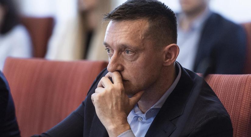 Demokrata szenátorok bírálják a Trump-kormányzatot, szerintük törvénysértő módon vehették le Rogán Antalt a szankciós listáról