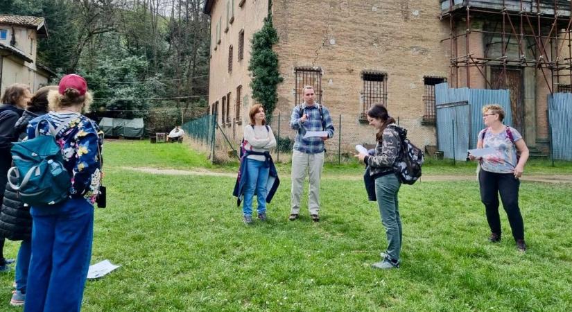Tantermen kívül: tárt karokkal várta Bologna a barcsi tanárt
