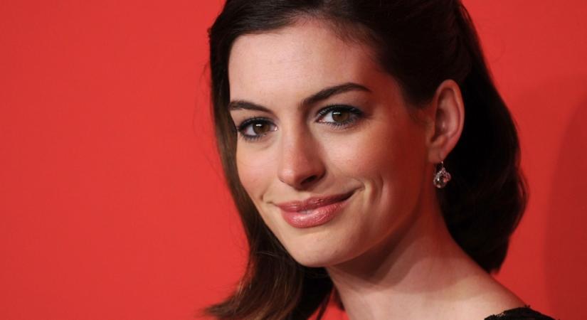 Anne Hathaway a botox csapdájában: a rajongóit sokkolják a friss képek