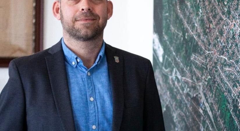A Jézus bal oldalán keresztre feszített latorhoz hasonlította a baloldaliakat a pilisvörösvári polgármester