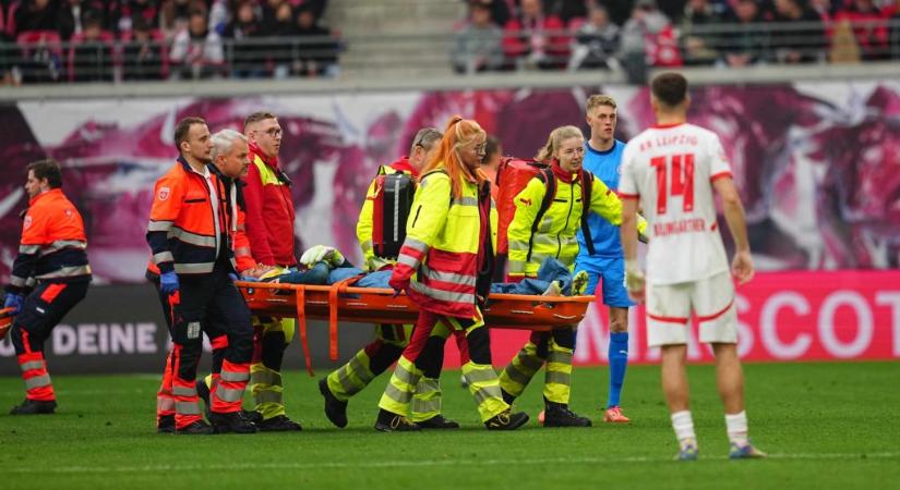 Gulácsi megsérült a Lipcse bajnokiján, hordágyon vitték le a pályáról