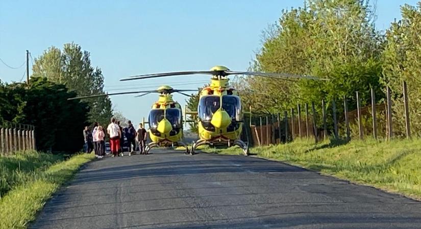 Felborult egy személyautó a 75-ösön, mentőhelikopter érkezett