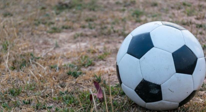 Megyei foci: Hatalmas hajrá Győrújbaráton, hat gól Kapuvárott - nyilatkozatokkal