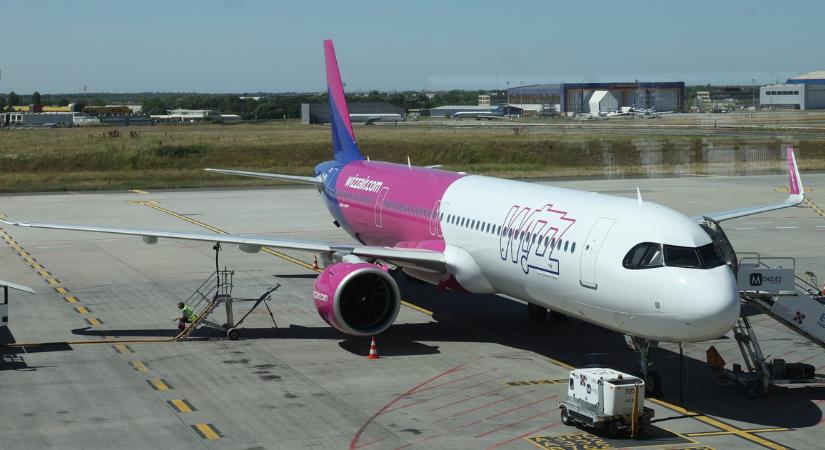 A Wizz Air utasai Madridban ragadtak már 20 órája, egy ideig még maradnak is