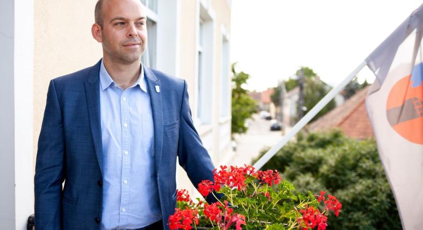 A Jézust szidalmazó latorhoz hasonlítja Pilisvörösvár polgármestere a baloldalt