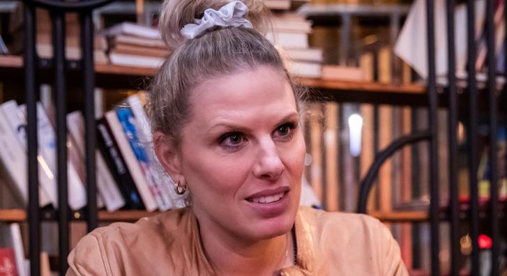 Oroszlán Szonja az örökbefogadás mellett döntött