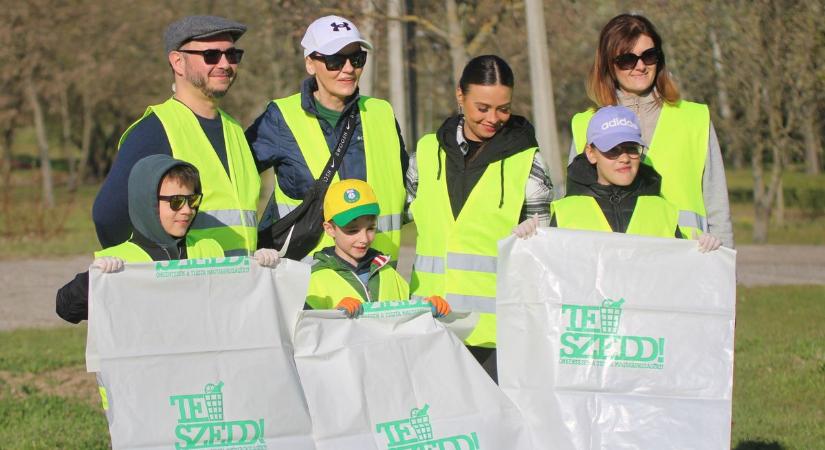 Zsákszámra gyűlt a szemét – megtisztult a Duna-part