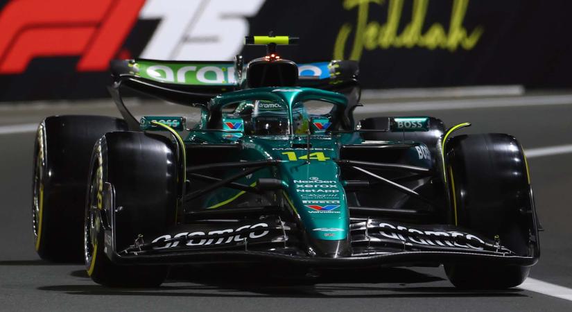 Szenved az Aston Martin, Alonso vért izzadva szerzett 13. helyezést