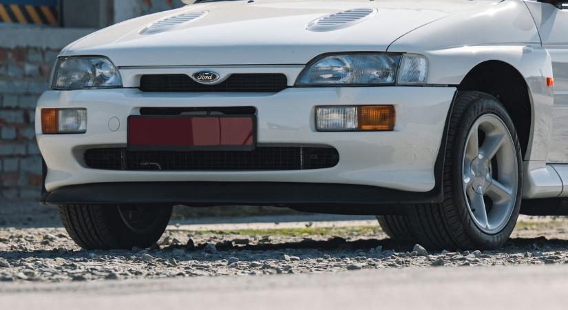 Ennyibe kerül a világ egyik legritkább Ford Escortja!