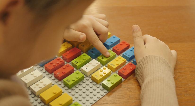 Speciális legóval tanulhatnak olvasni a látássérült gyerekek