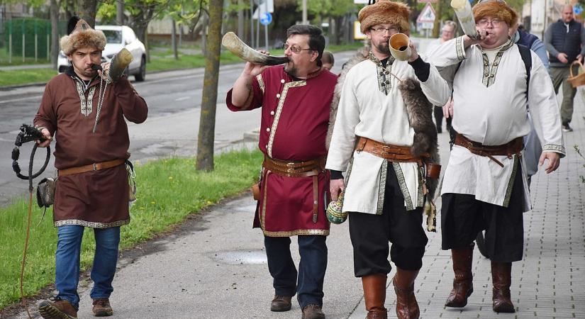 Egy egész évre elűzték a gonosz erőket Jászberényből