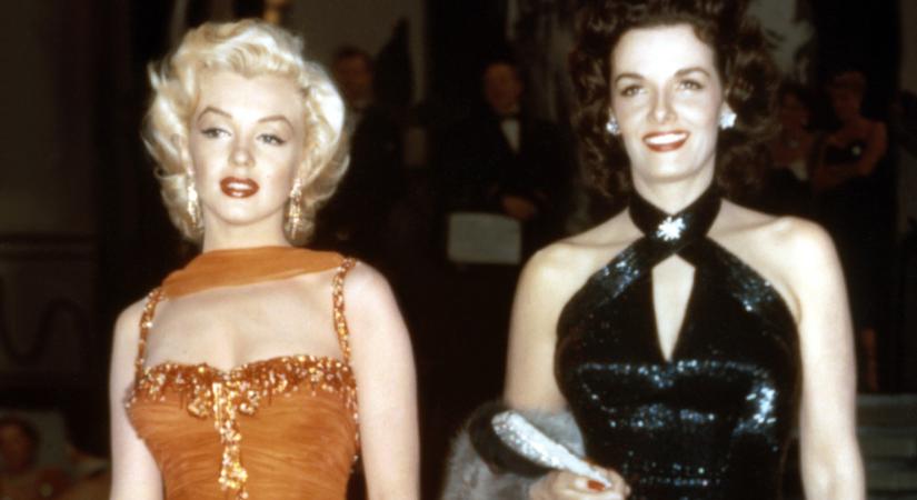 A Marilyn Monroe féle fordított stóla visszatér Hollywoodba – te is bátran feldobhatod vele az alkalmi megjelenésedet