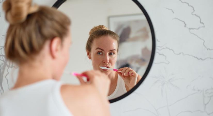Így befolyásolja a menstruációs ciklus az ínyünk egészségét