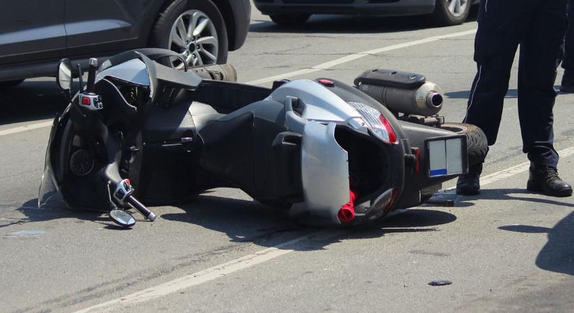 Kiderült, a robogósok fele nem is közlekedhetne az utakon - az elektromos rollereseknél még rosszabb az arány!