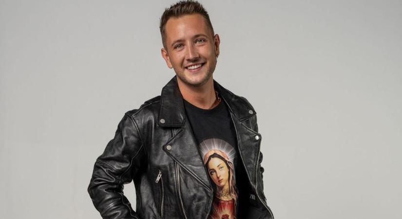 Peter Srámek korbáccsal ütögeti a lányokat húsvétkor