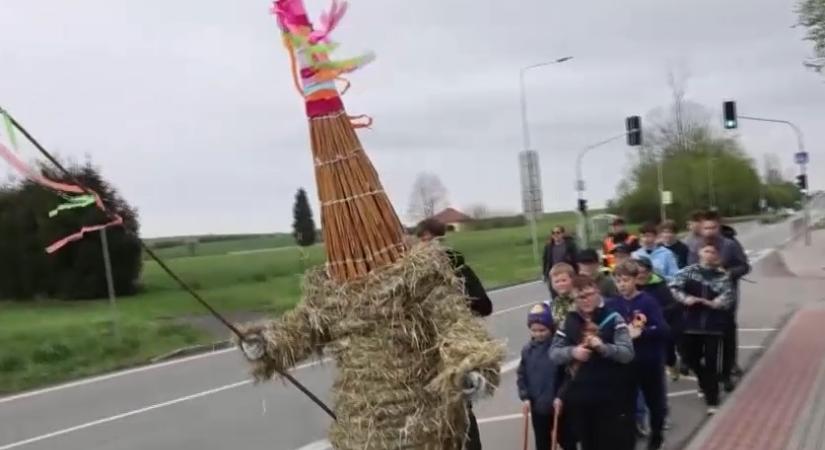 „Rakétaháborúval" ünneplik Görögországban Krisztus feltámadását  videó