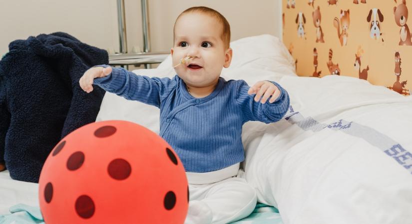 Fantasztikus hír! Összegyűlt a pénz a leukémiás kisfiú, Ágoston kezelésére