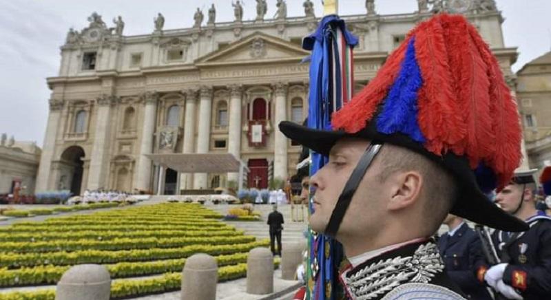 A Szent Péter teret díszítő virágokat egyházi intézmények és idősotthonok kapják meg