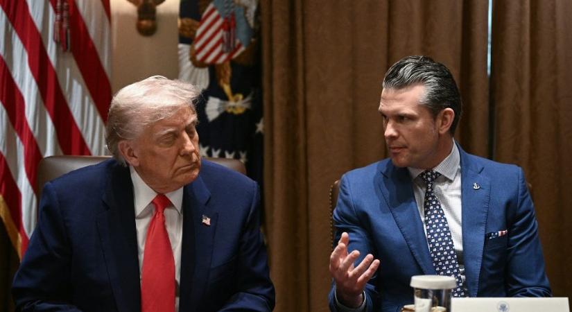 Újabb Signal-botrány az amerikai védelmi miniszter körül: feleségével is chatelt a jemeni támadásról