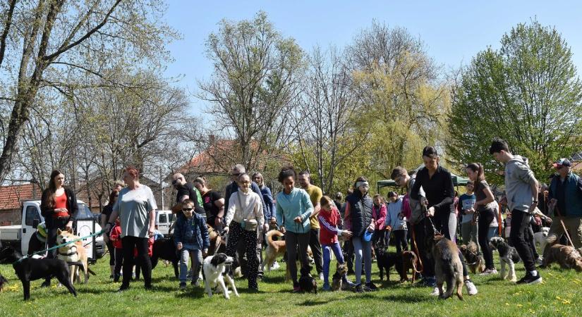 Különös vendég toppant be a berényi rendezvényre, rendkívüli ajándékot kaptak tőle a résztvevők