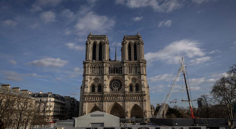 Ferenc pápa halála: Nyolcvannyolcszor kondultak meg a párizsi Notre-Dame harangjai
