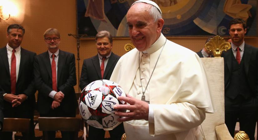Ferenc pápa a foci pápája is volt - fotókon Maradona, Messi és Ronaldinho találkozása az egyházfővel