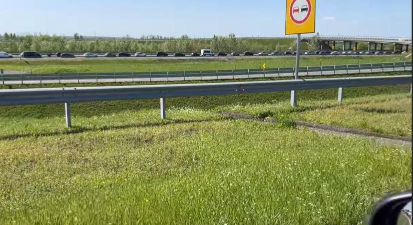 Hatalmas a dugó Hajdú-Biharban, jobb kerülni az adott szakaszt!