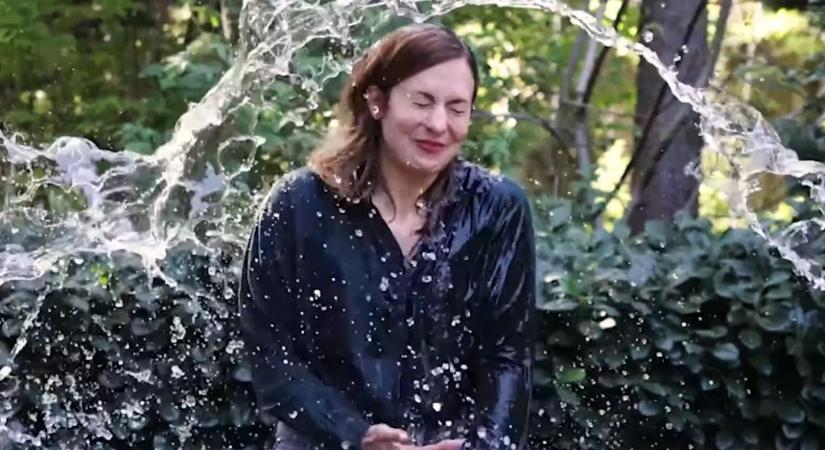 Cseh Katalin: El kellene engedni a locsolkodást!