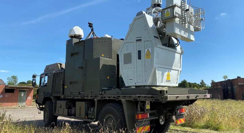 48 forintba kerül az energiafegyver egyetlen bevetése, amivel támadó drónok tucatjait képes megállítani