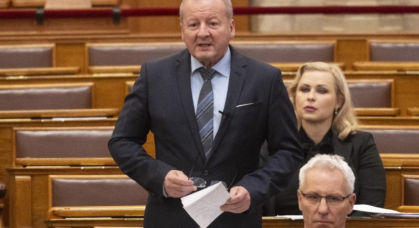 Simicskó István: Manfred Weber meghirdette, hogy Magyar Péter a jövő, ez nagyon durva beavatkozás  videó