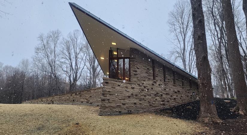 Megvalósult Frank Lloyd Wright utolsó lakóépülete, mi több: ki is próbálhatjuk