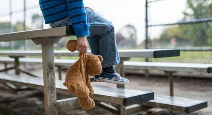 Ezt kell tenned, ha bántalmazott gyermekről tudsz a környezetedben