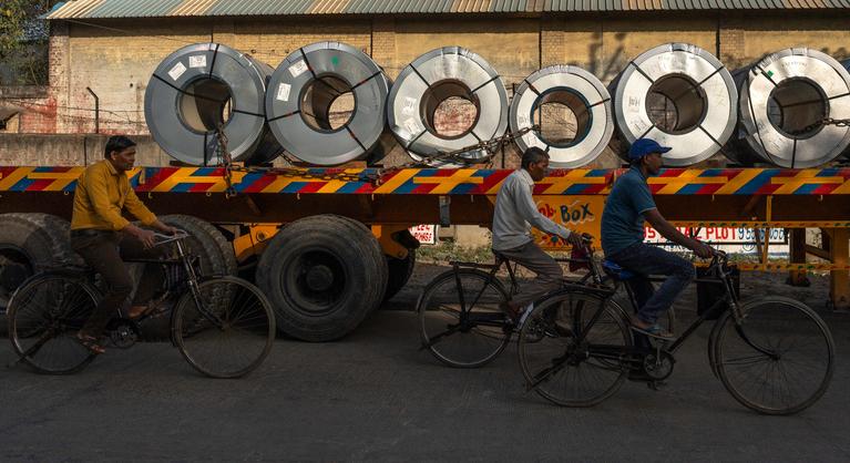 India is beszállt a vámháborúba, ideiglenes védővámmal vetnének véget a kínai acéláradatnak