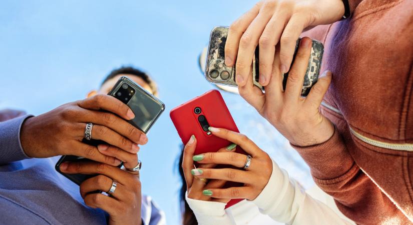Figyelem! Nagy változás élesedik a mobiltelefonoknál: erről tudjon, aki ilyet venne