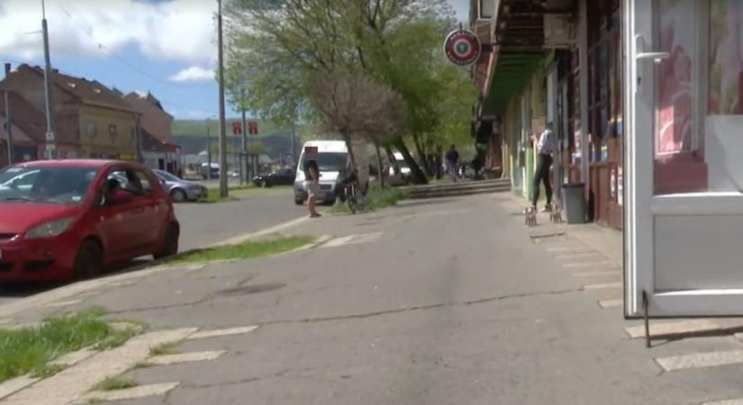 Ritkán bánnak el így a miskolci boltosokkal! Felháborító, ami az Újgyőri főtérnél történt – videóval