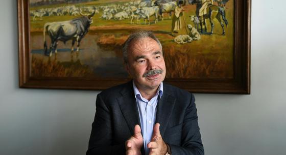 Csendes demonstrációval várják Nagy István agrárminisztert Bábolnán