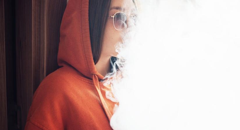 E-cigi: egy hét alatt majdnem megölt egy kamaszlányt