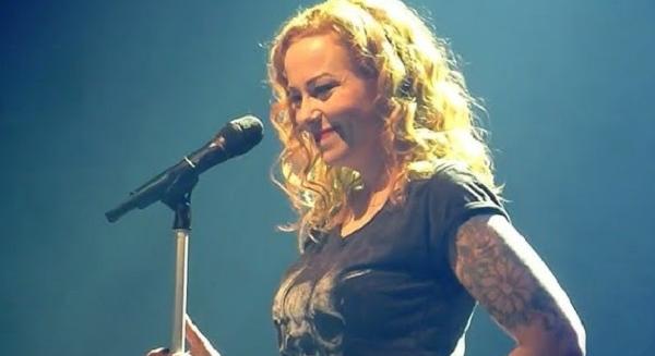 Anneke van Giersbergen rossz hírt közölt a The Gathering rajongókkal