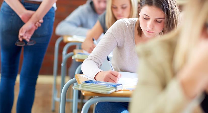 Idén érettségizik a gyerek? Mi lesz a családi pótlékkal?