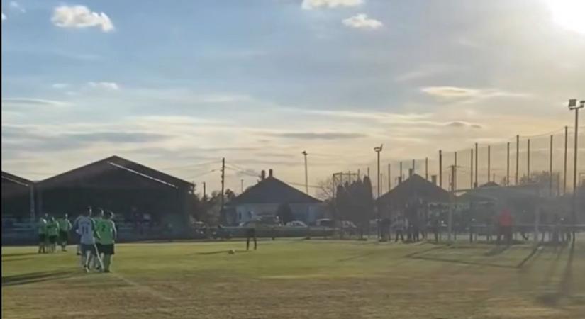 A mennyei sohasem unalmas: szurkolói beszólás a Demecser-Petneháza bajnokin - videó!