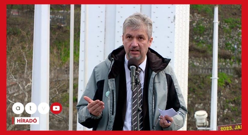 Nézze itt élőben Hadházy Ákosék demonstrációját