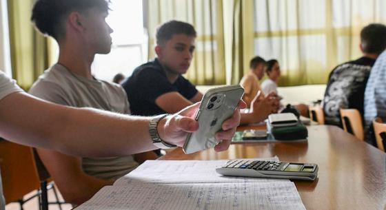 A tinédzserek fele szerint ártalmas a közösségi média a korosztályukra
