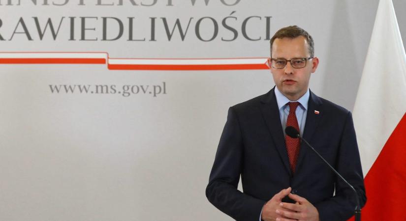 Az Interpol elutasította a Magyarországon menedékjogot kapott lengyel politikus körözését